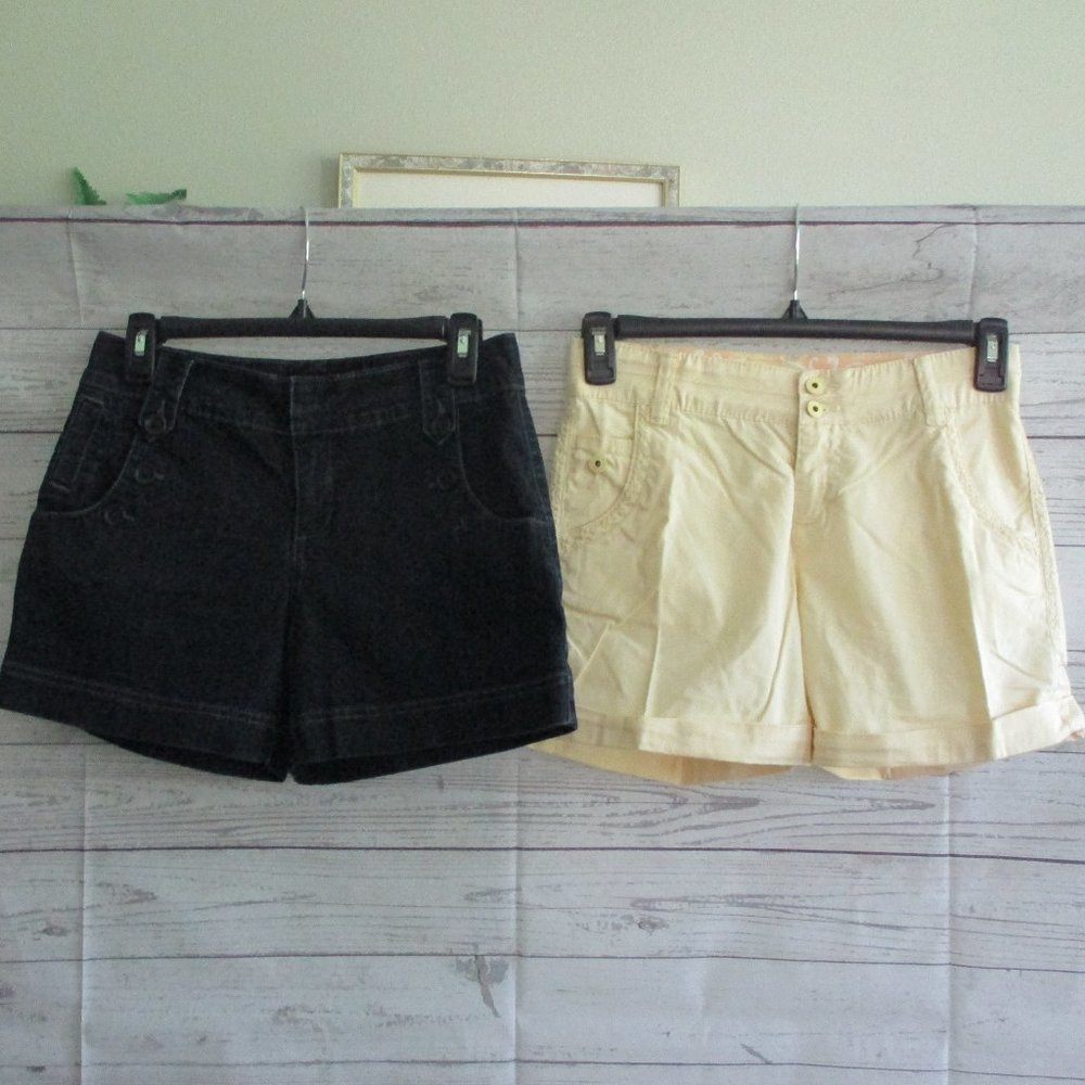 2 pair GLORIA VANDERBILT  shorts - sz  4P - Excellent Condition!